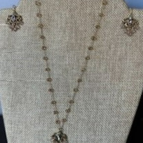 Vintage Gold-Finish Chandelier Pendant and Earrings Set - Picture 5 of 7